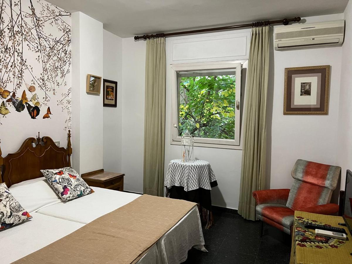 Hostal Pirineos Barbastro Eksteriør bilde