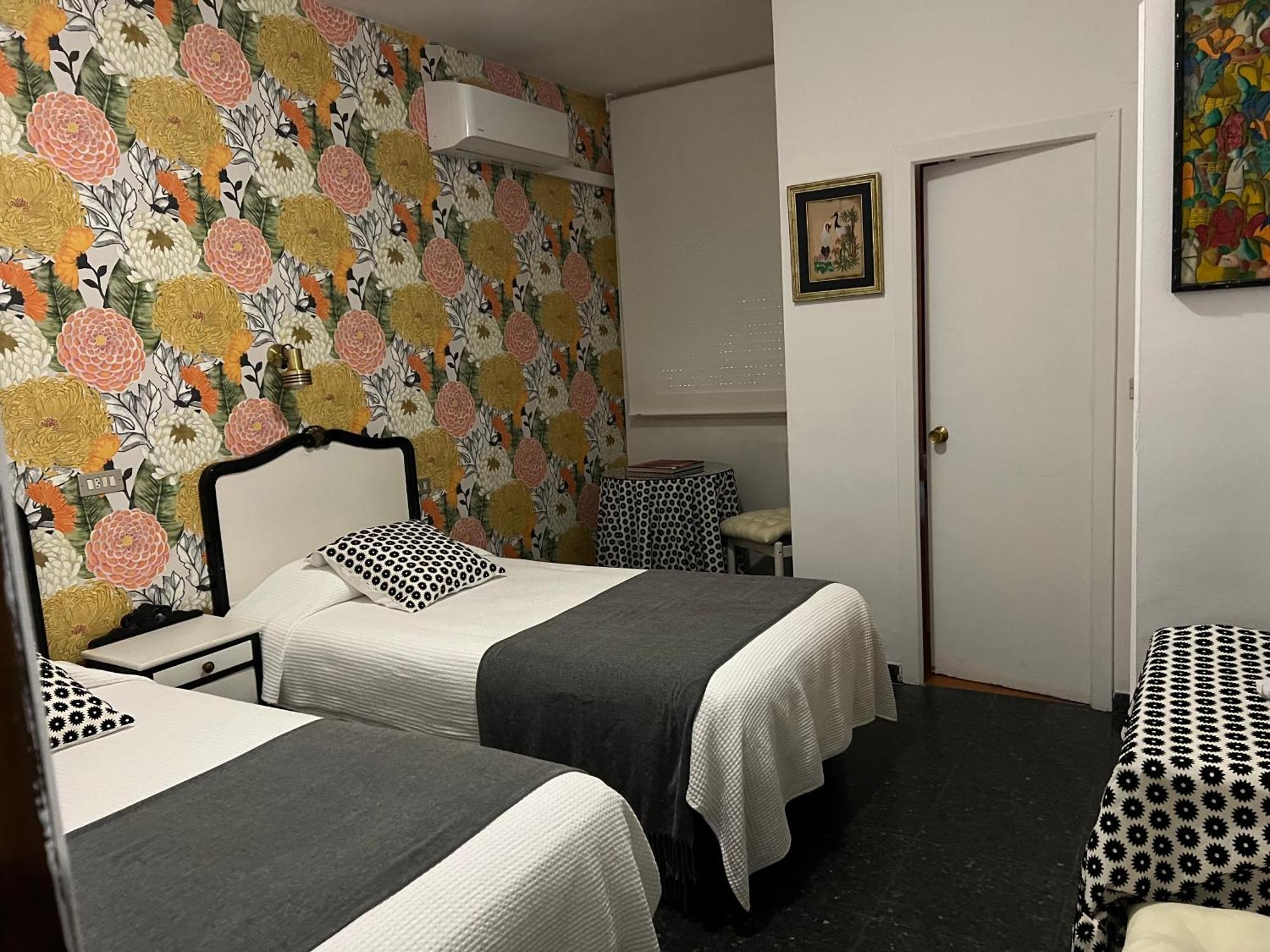 Hostal Pirineos Barbastro Eksteriør bilde