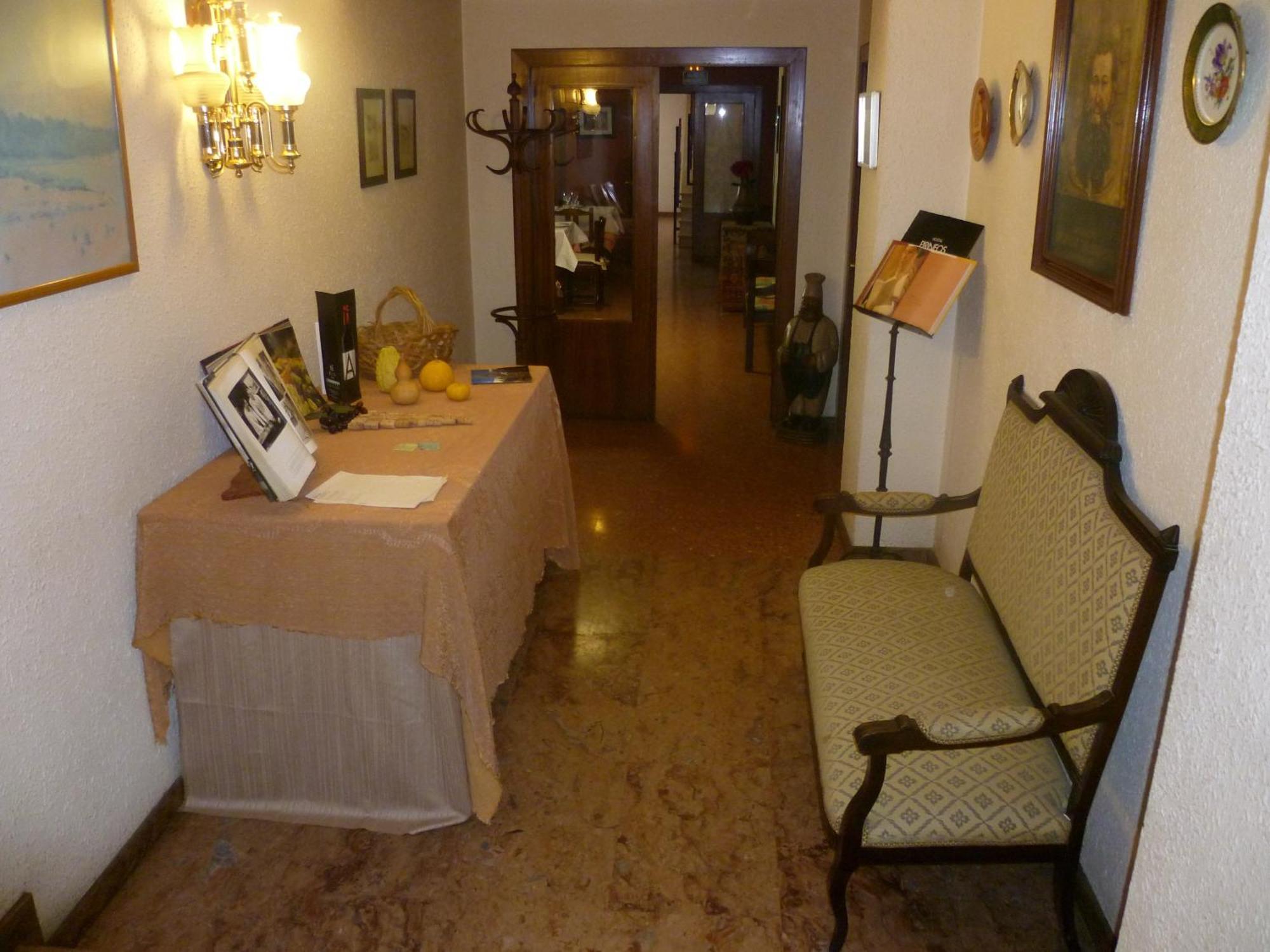 Hostal Pirineos Barbastro Eksteriør bilde
