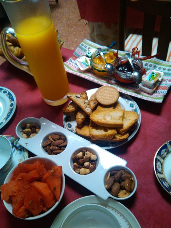 Hostal Pirineos Barbastro Eksteriør bilde
