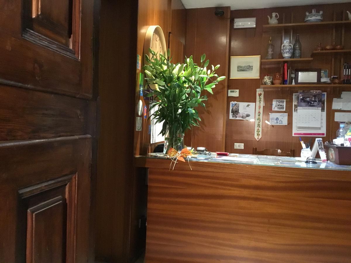 Hostal Pirineos Barbastro Eksteriør bilde
